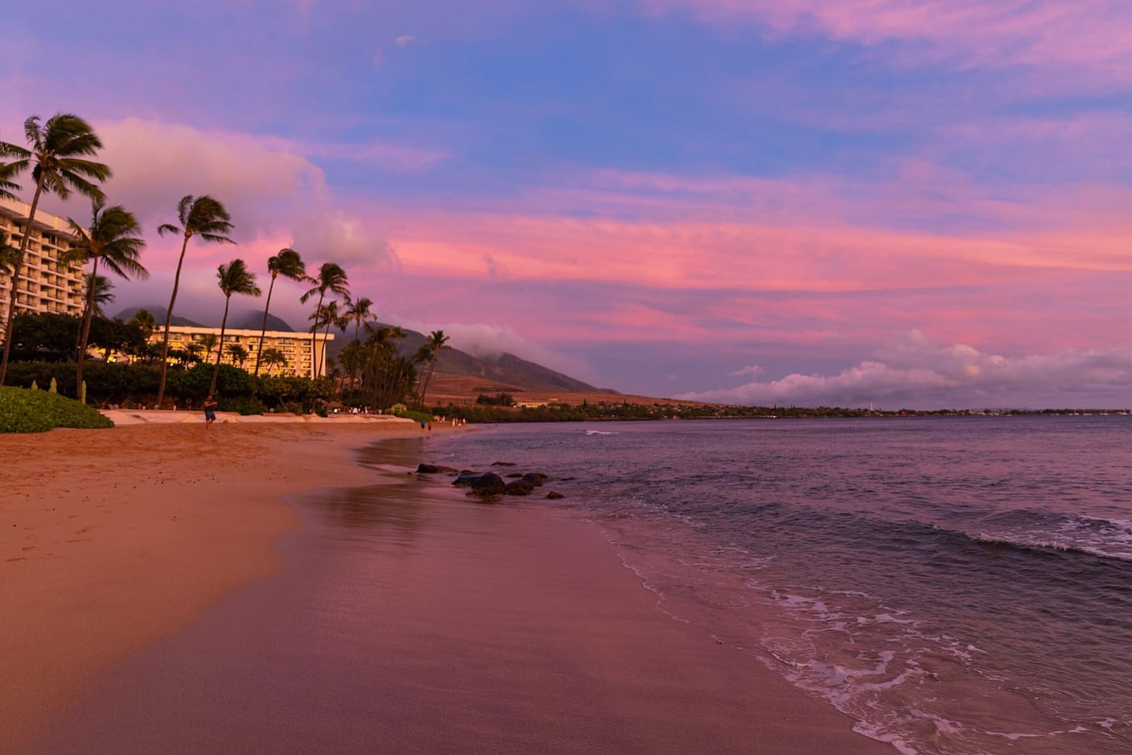 Kāʻanapali Beach with the West Maui Mountains behind the resort strip