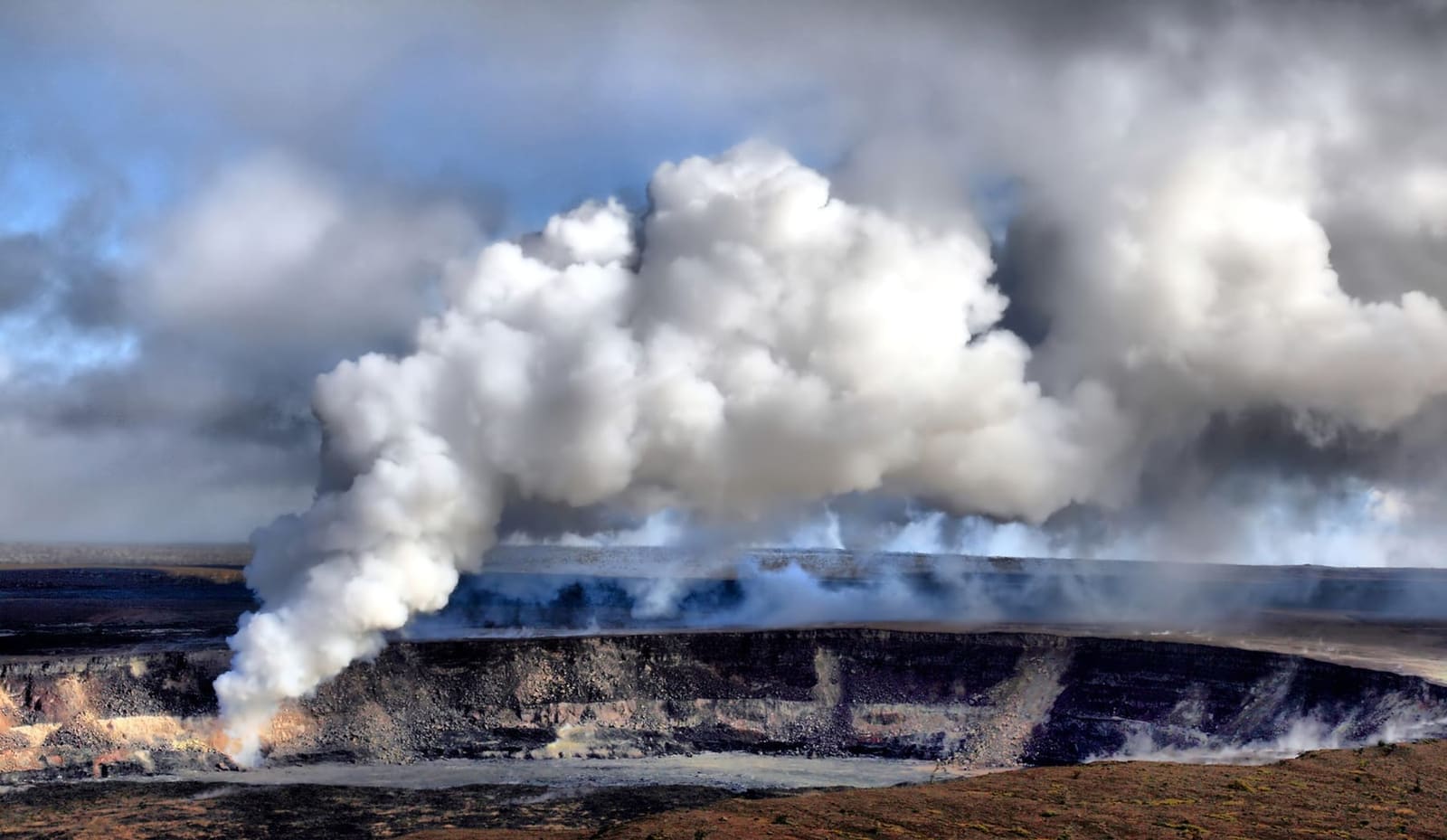 Gas rising from Halemaʻumaʻu, the crater inside Kīlauea's summit caldera where the current episodic eruption sits