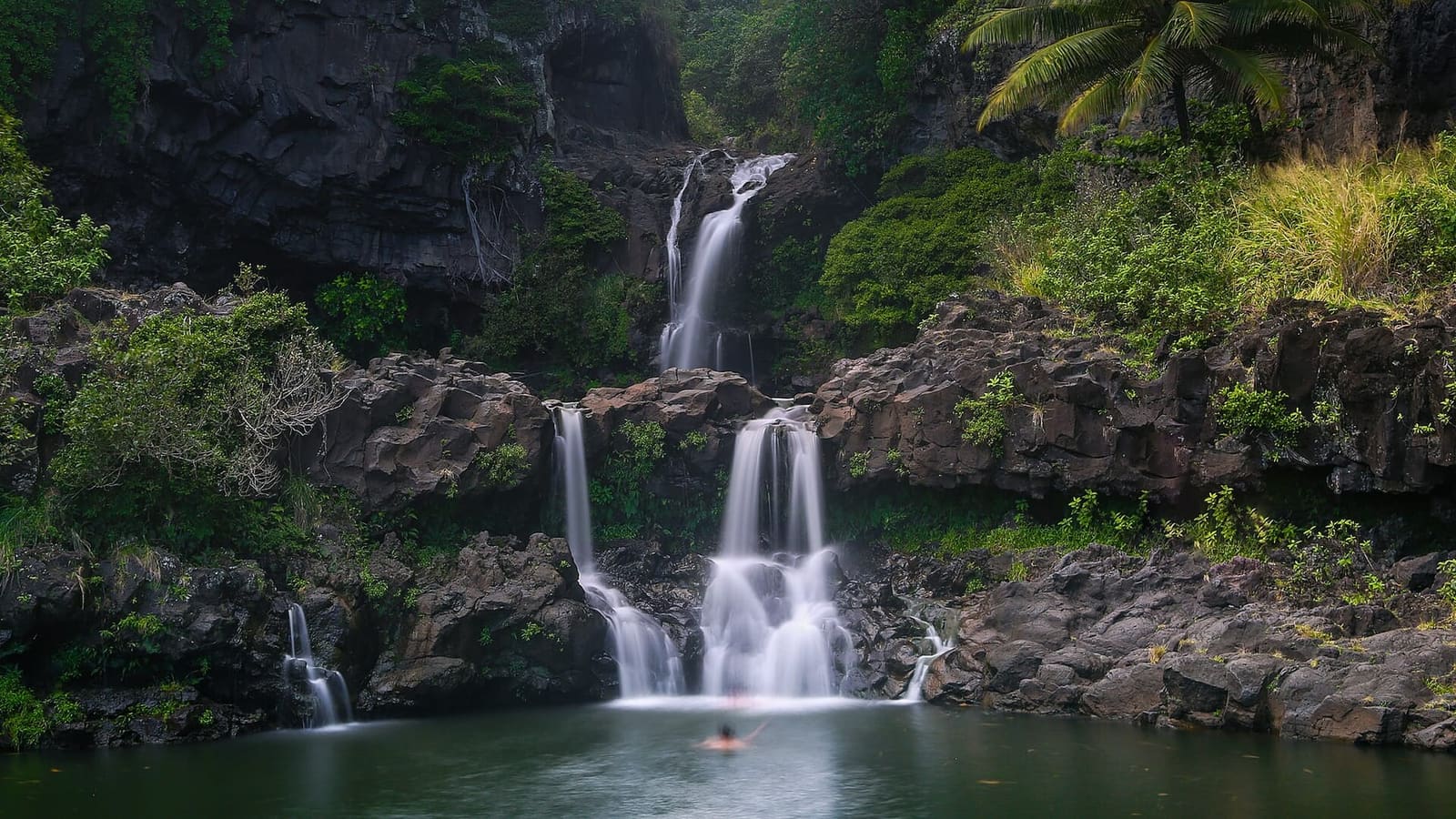 The Pools of ʻOheʻo from the ground: the flight shows you the whole gulch, the drive lets you stand beside it