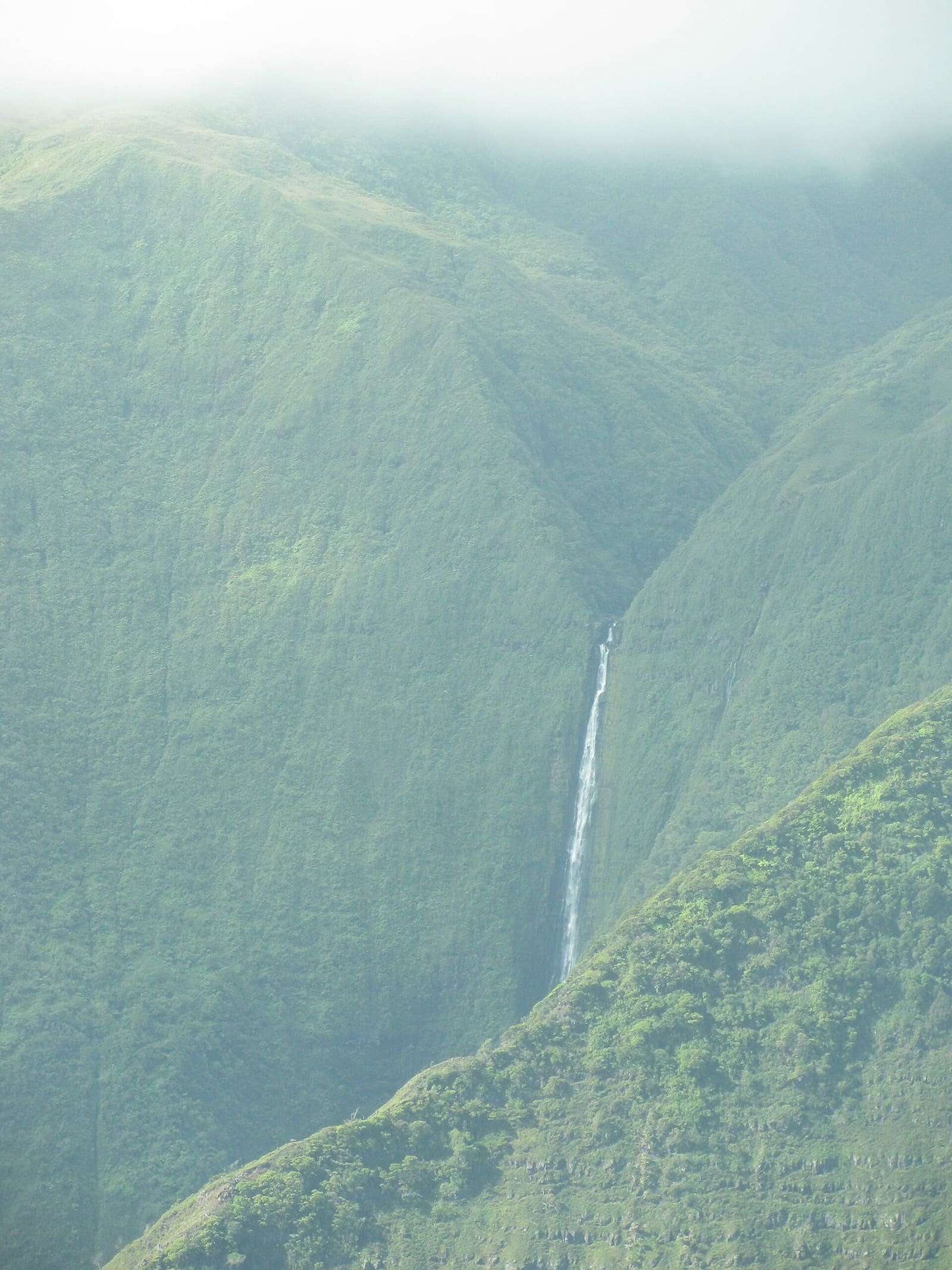 Papalaua Falls on Molokai: a long, thin subject that rewards a window seat and a fast shutter