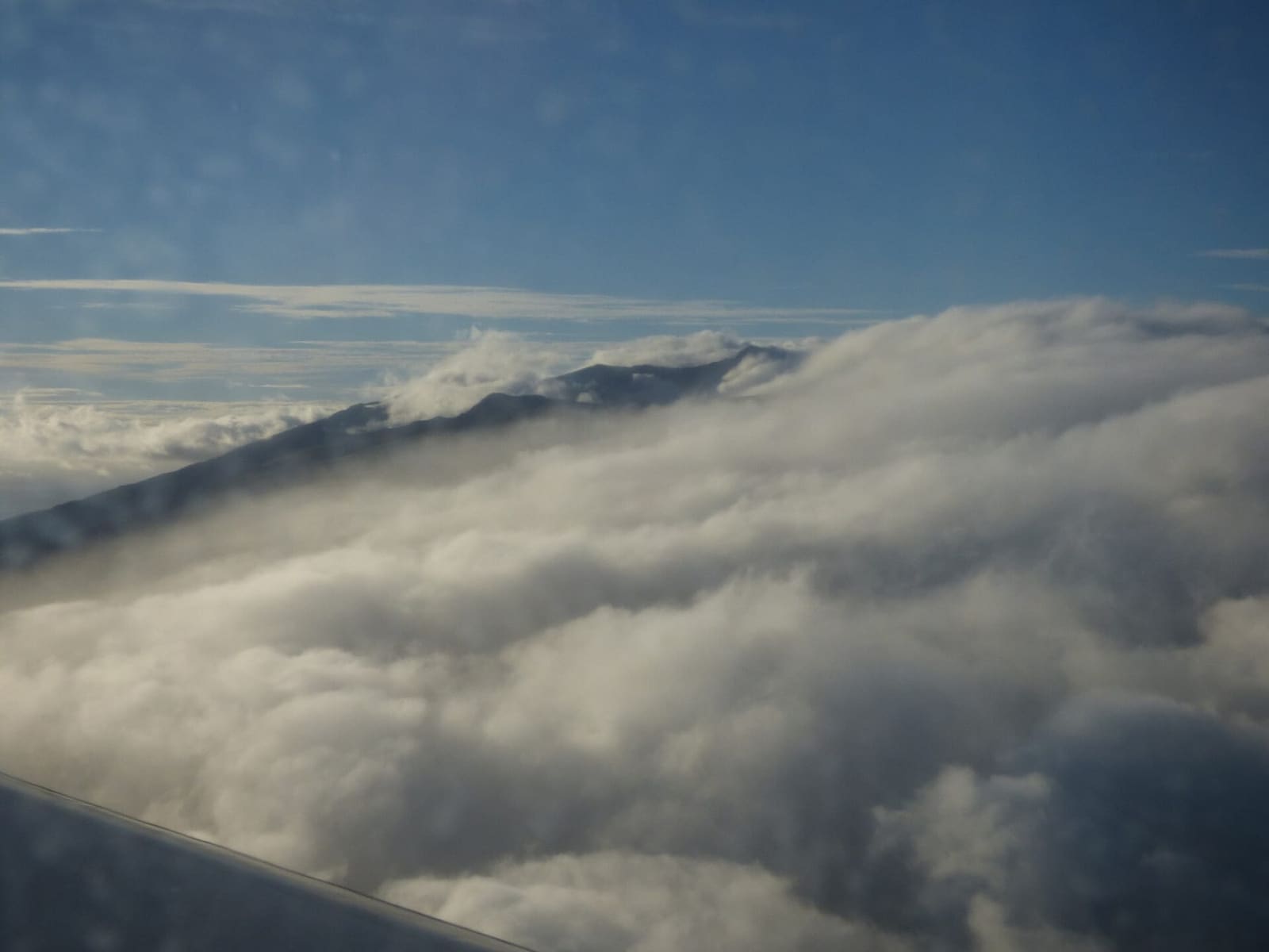 West Maui's interior: ridges and cloud forest that the circle covers in its first quarter
